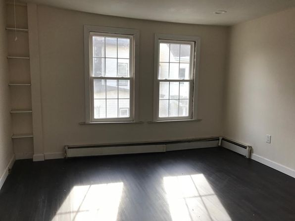 386 E 31st St FLOOR 2