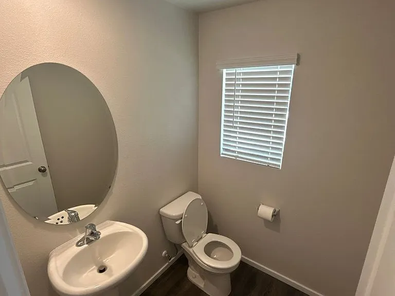 4809 Thyme Ave NE — Photo 10