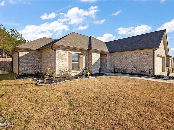 2nd image of 552 Birchwood Blvd
