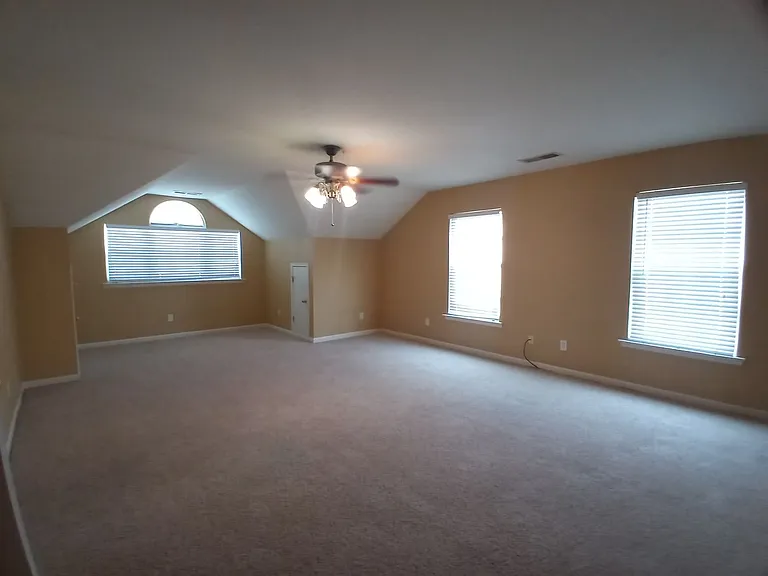 565 Batty Way — Photo 43