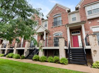 1532 Lakeridge Ct, Mundelein, IL 60060