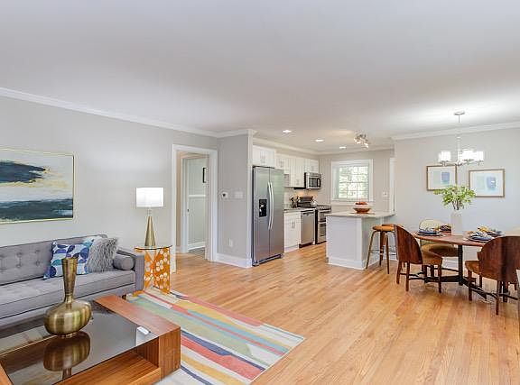 2nd image of 103 W Woodridge Dr #B