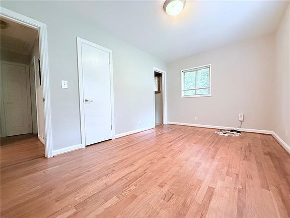 5th image of 1057 Latham Rd