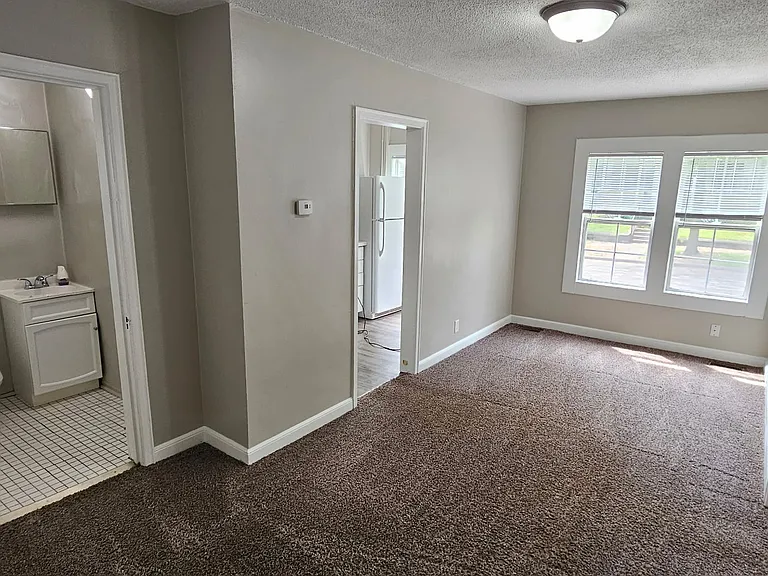 559 Charles Ave #1 — Photo 6