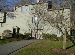 27 Ledgewood Dr, Brookfield, CT 06804