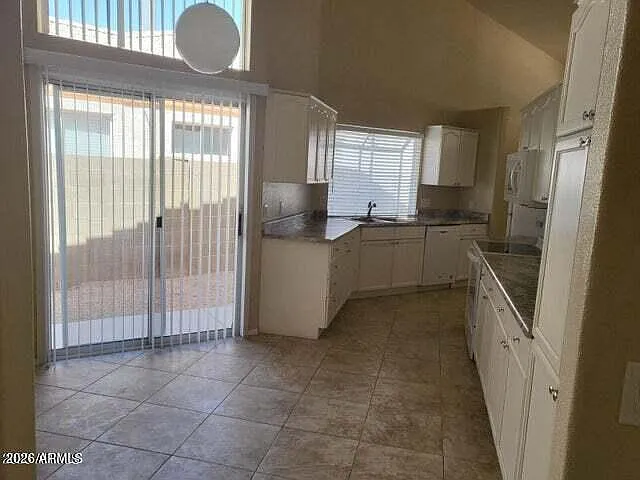 1038 N Columbus Dr — Photo 7