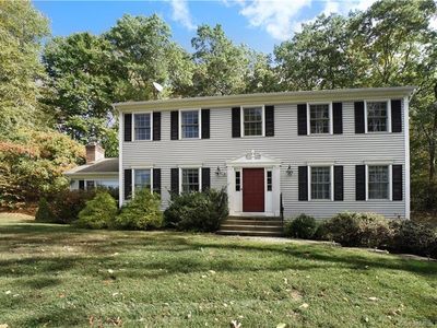 20 Narragansett Trail, Sandy Hook, CT, 06482