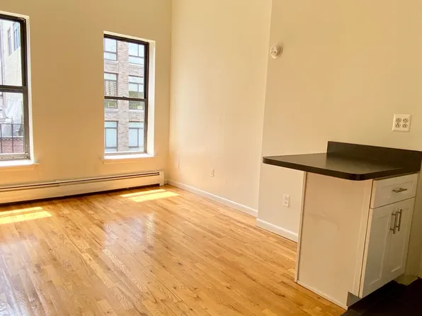 433 West 45th Street image 1 of 10