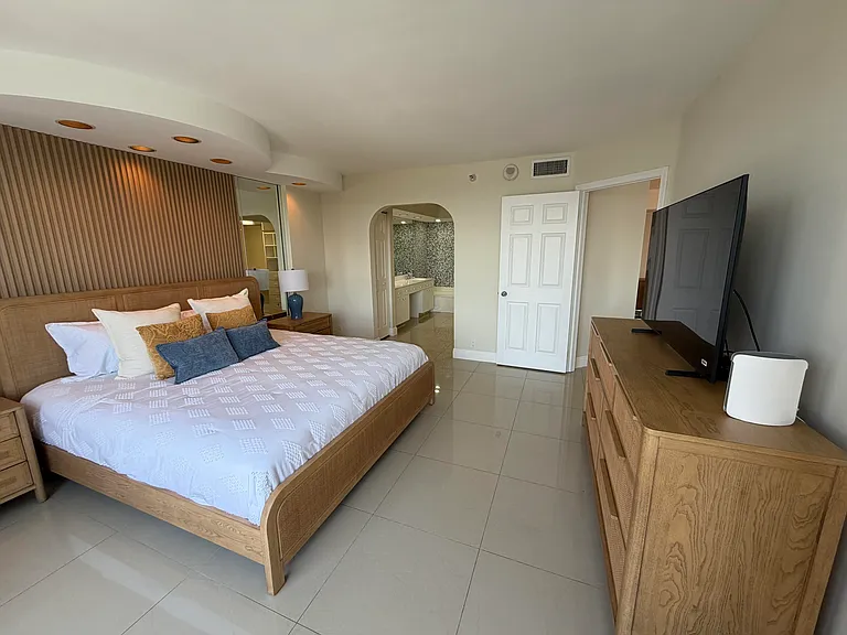 3530 Mystic Pointe Dr #2303 — Photo 18