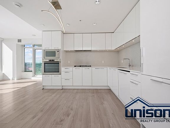 4th image of 901 S 10th Ave SW #2902