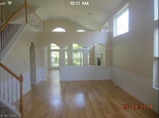 33984 Crown Colony Dr, Avon, OH 44011