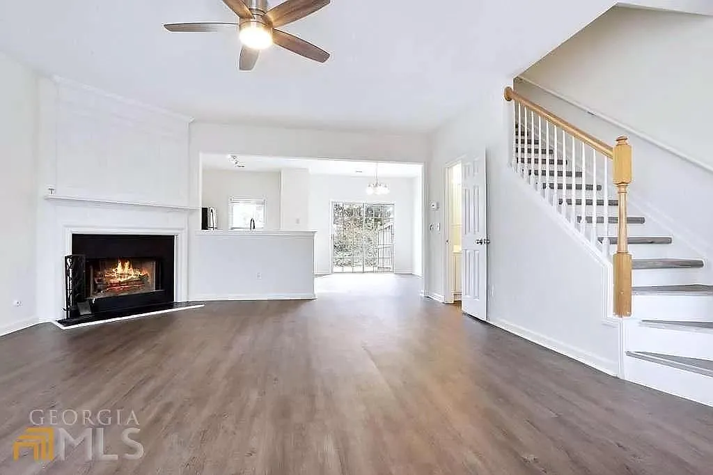 3 bed, 1386 sqft, $2,200 — Photo 4