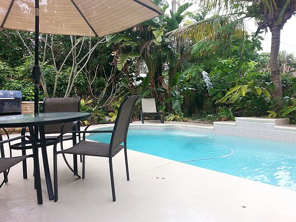 2nd image of 611 Iris Ln