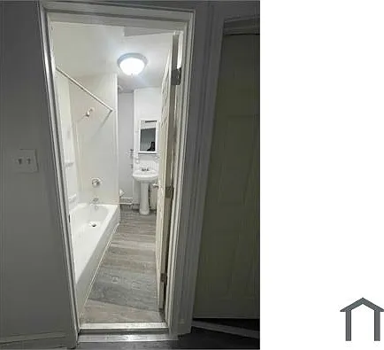 3 bed, $1,300 — Photo 4