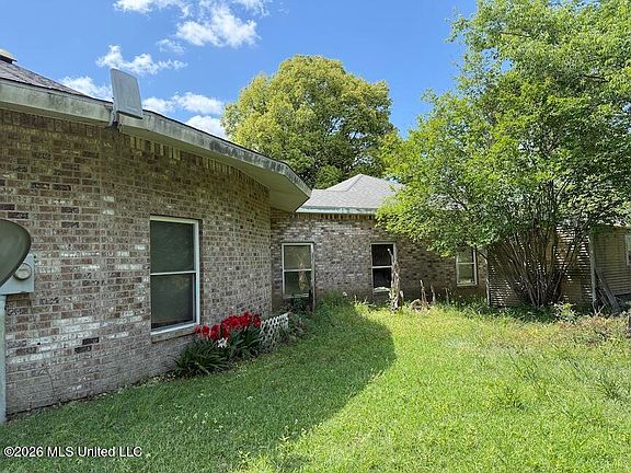 3rd image of 257 Magnolia Rd