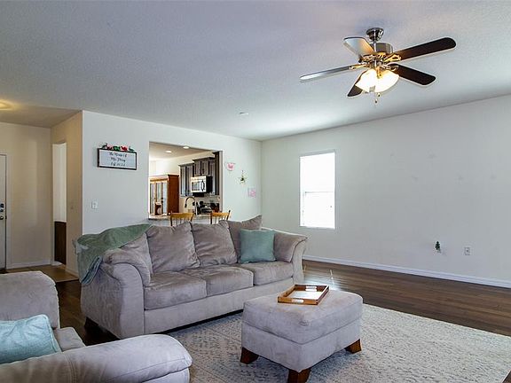 4th image of 408 CEDAR GLEN DRIVE