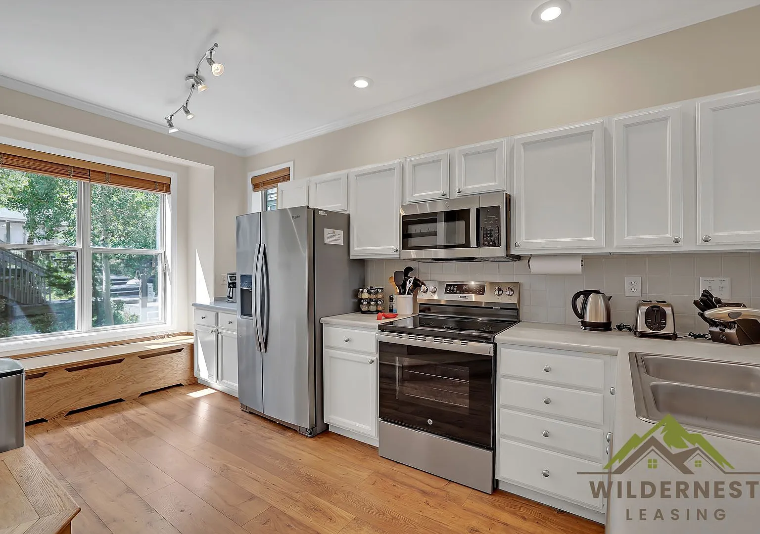 Winter Rental- Hot Tub, Quiet Townhome With Hot Tub And Two Living Areas — Photo 2