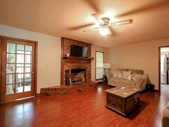 3rd image of 135 Southwood Dr