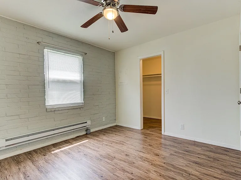 "The Belle Grove" One Bedroom Apartments (Wifi Included) — Photo 14