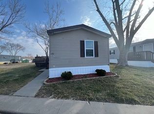 1827 Western Dr SW, Cedar Rapids, IA 52404