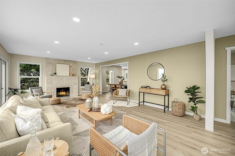 5th image of 9919 Arrowsmith Avenue S