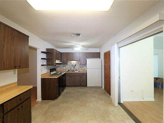 4th image of 3391 N Bay Ave
