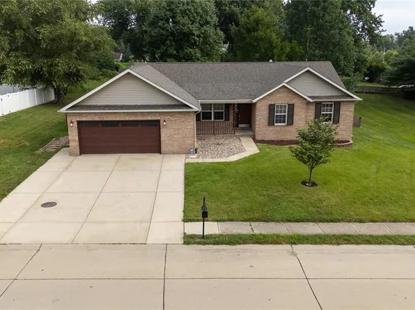 2763 Cascade Lake Dr, Shiloh, IL 62221