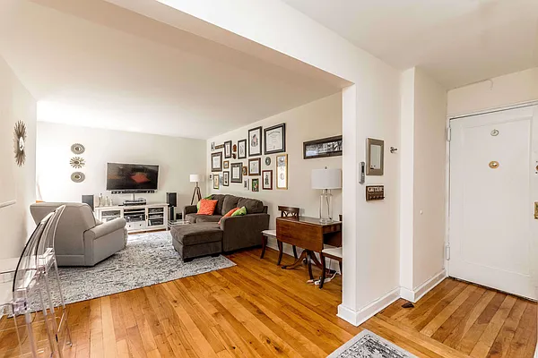 Sold by Keller Williams Realty Landmark | media 12