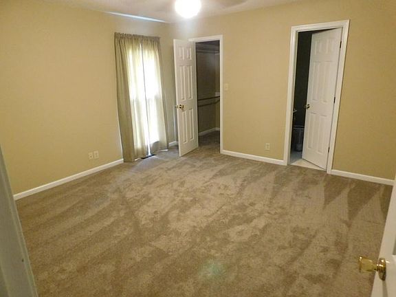 5th image of 170 Shady Maple Dr