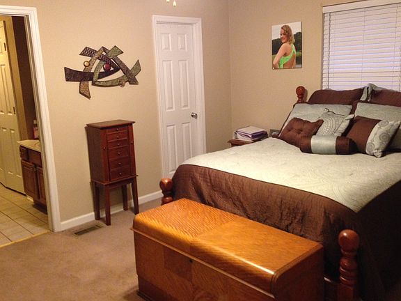 Master Bedroom w/ Bath