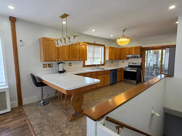 9 Berg Ave — Photo 4