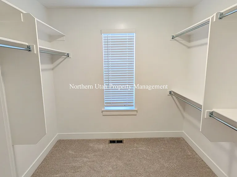 104 W 925 N — Photo 9