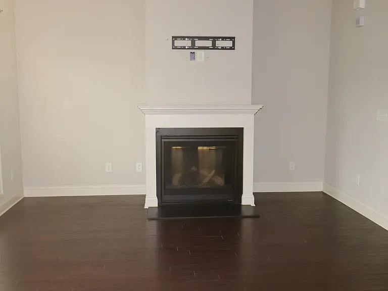 898 Westmoreland Cir NW — Photo 2