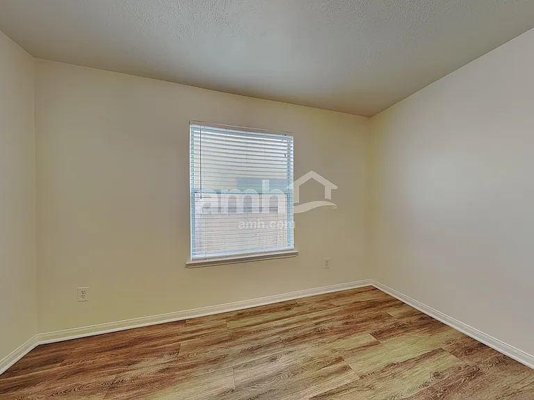 2518 Halstead Dr — Photo 15