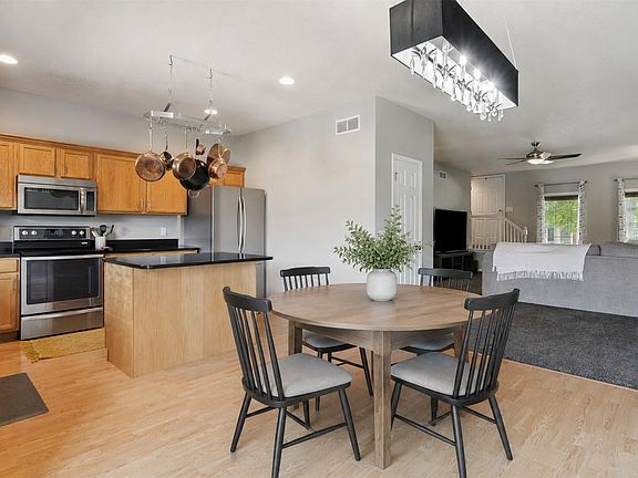 3rd image of 263 SE Booth Ave