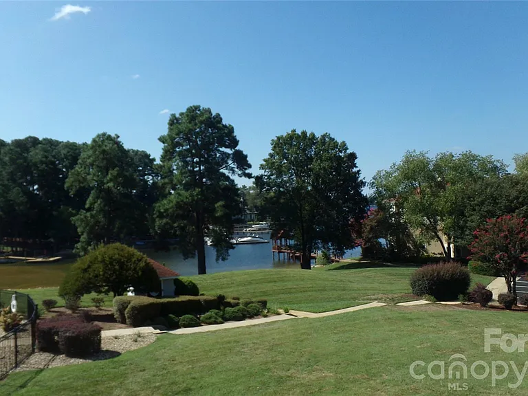 17919 Kings Point Dr #E — Photo 21
