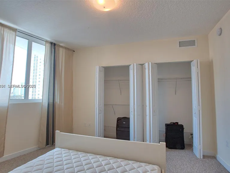 601 NE 23rd St #1004 — Photo 10