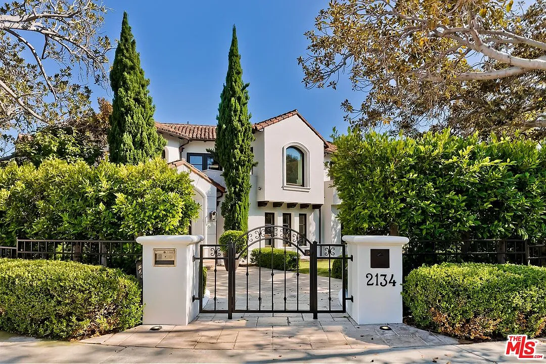 6 bed, 7.5 bath, 9040 sqft, $65,000 — Photo 2