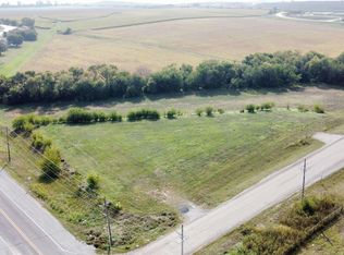 E Orange Rd, Waterloo, IA 50701