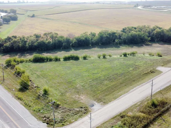 E Orange Rd, Waterloo, IA 50701