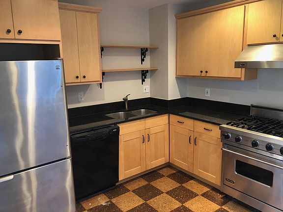 5th image of 519 Bellevue Ave E