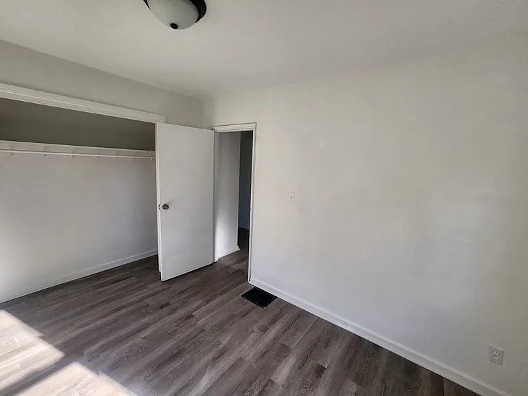 102 N Hampton Rd — Photo 1