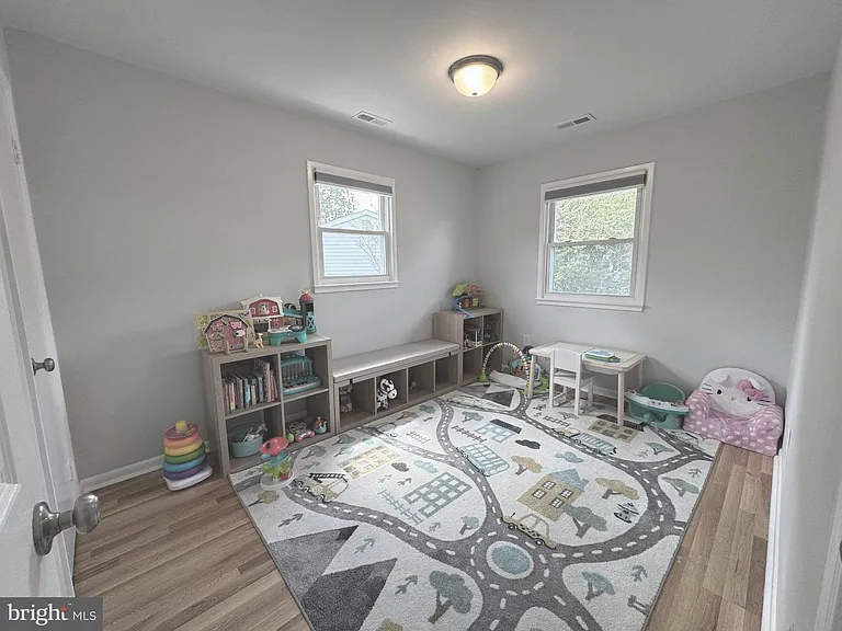 13203 Hampshire Ct — Photo 9