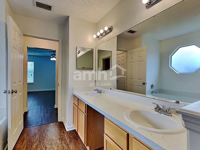 4406 Hanging Moss Dr — Photo 11