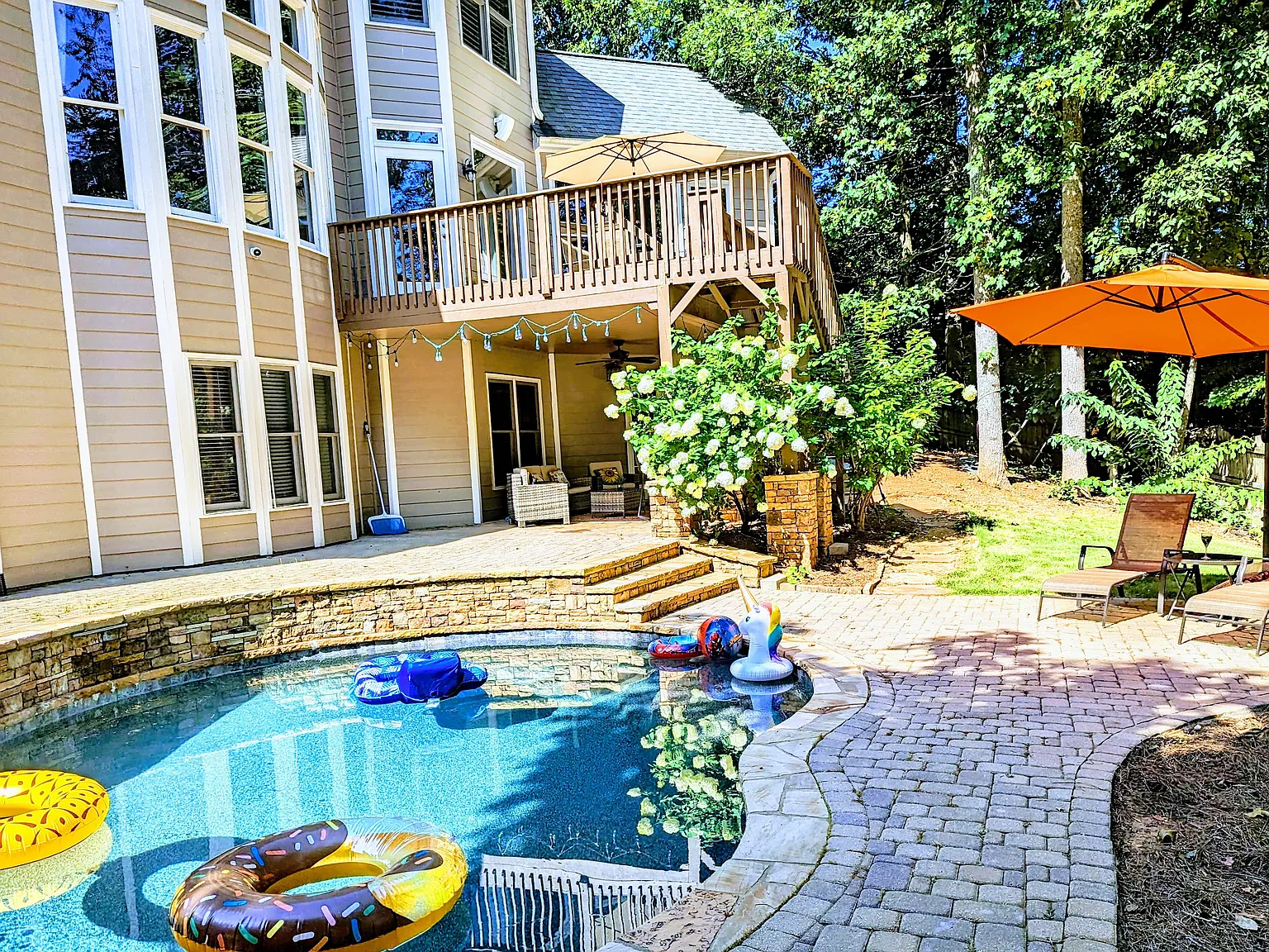 5 bed, 5101 sqft, $6,950 — Photo 2