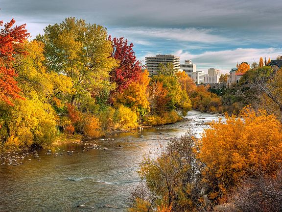 Just 2 minutes away from this beautiful river and the river walk