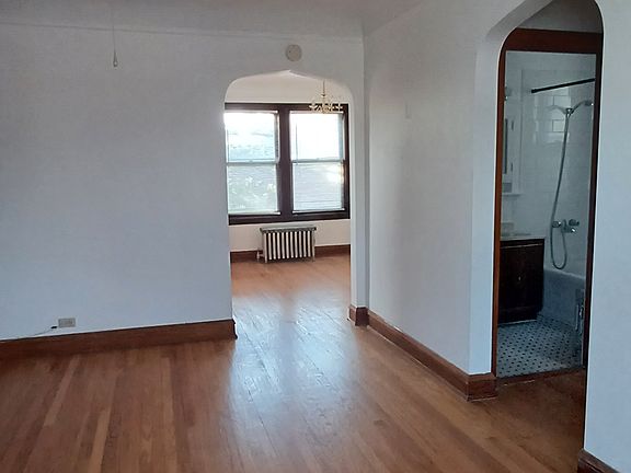 4th image of 2618 N Lockwood Ave #2