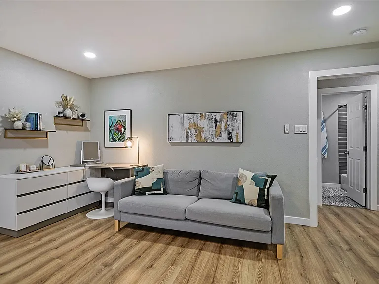 1006 Hollybluff St — Photo 16