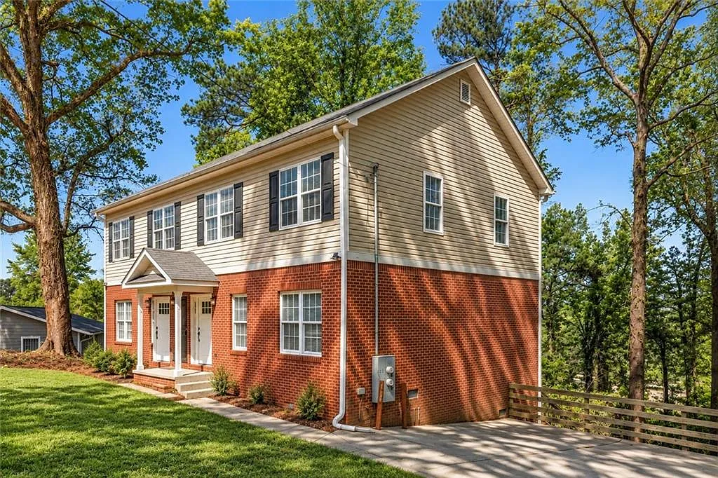 4 bed, 3.0 bath, 2760 sqft, $3,100 — Photo 2