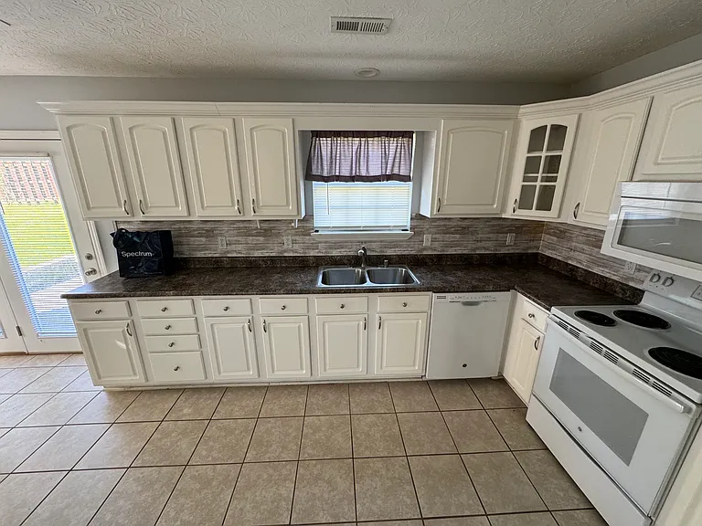 1053 Blackwell Ct #1 — Photo 4
